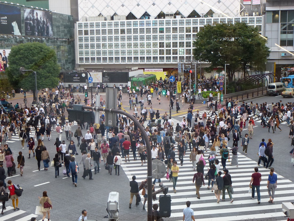 Il famoso incrocio Shibuya a Tokyo