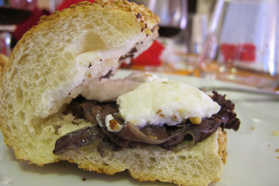 Pane con la milza e lo street food di Palermo