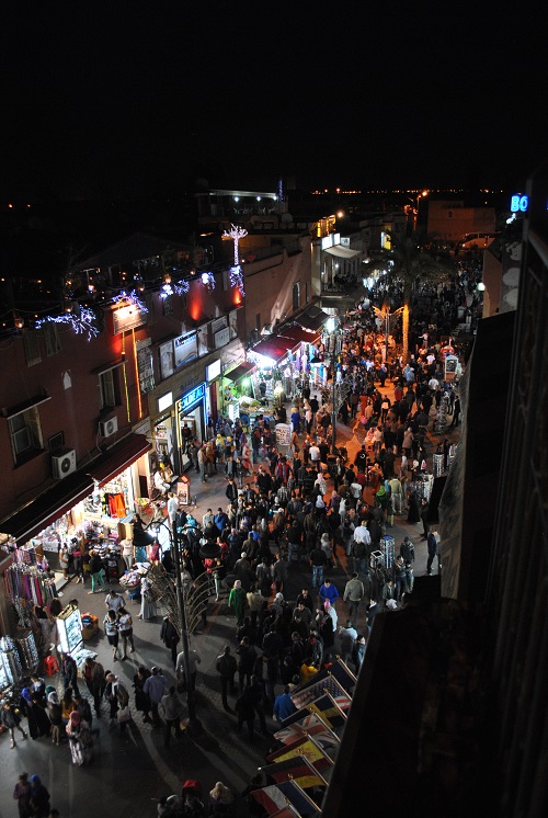 Vita notturna di Marrakech dalla terrazza del riad