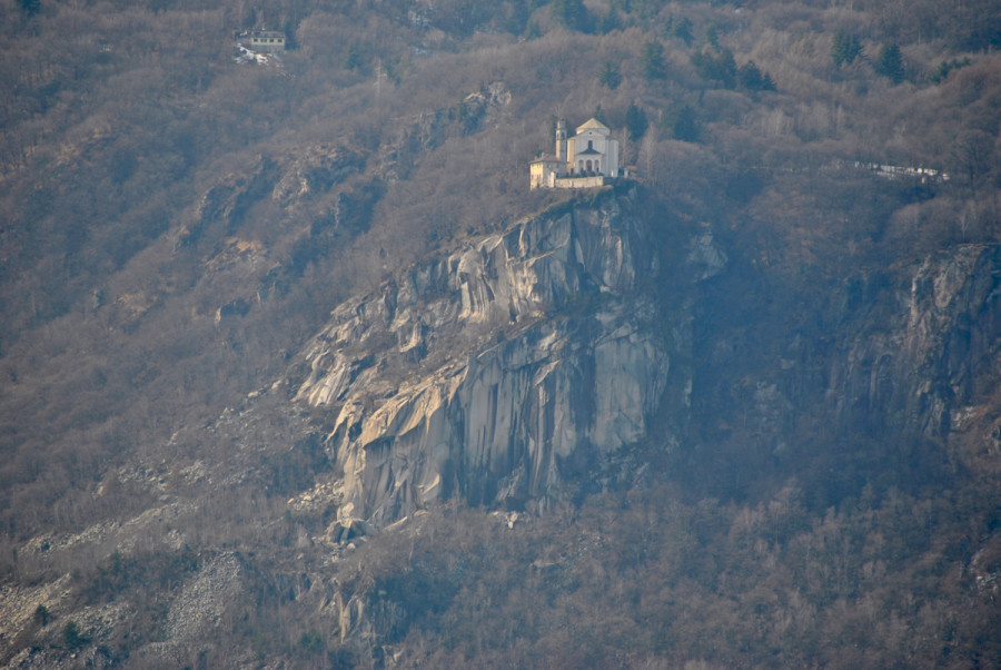 Santuario Madonna del Sasso visto dal Sacro Monte