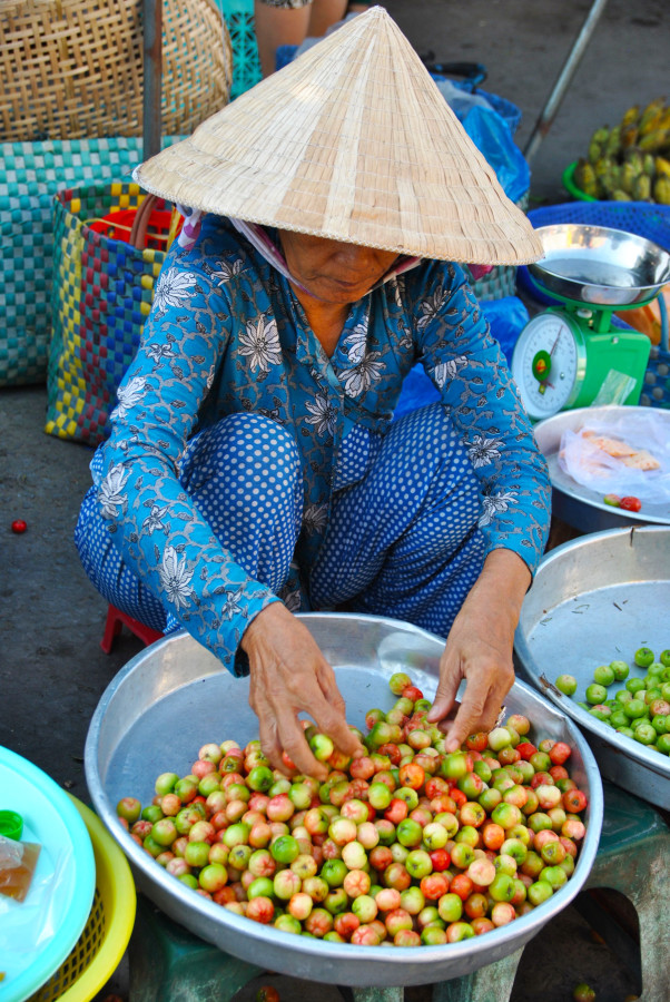 Donna al mercato di Hoi An