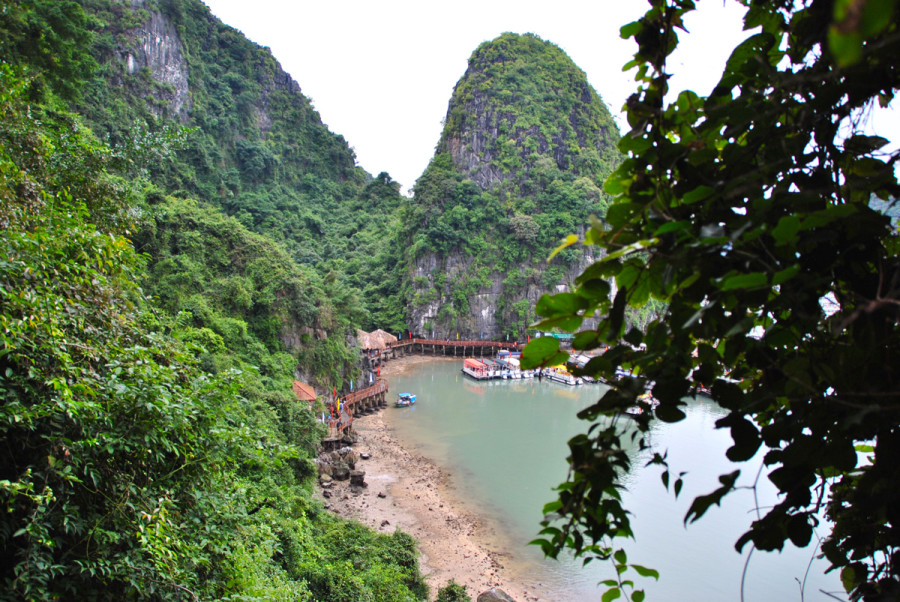 Vista dalle grotte di Halong