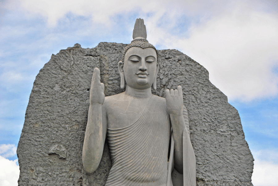 buddha-in-piedi