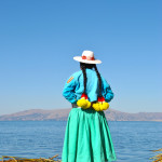 peru-donna-uros-titicaca