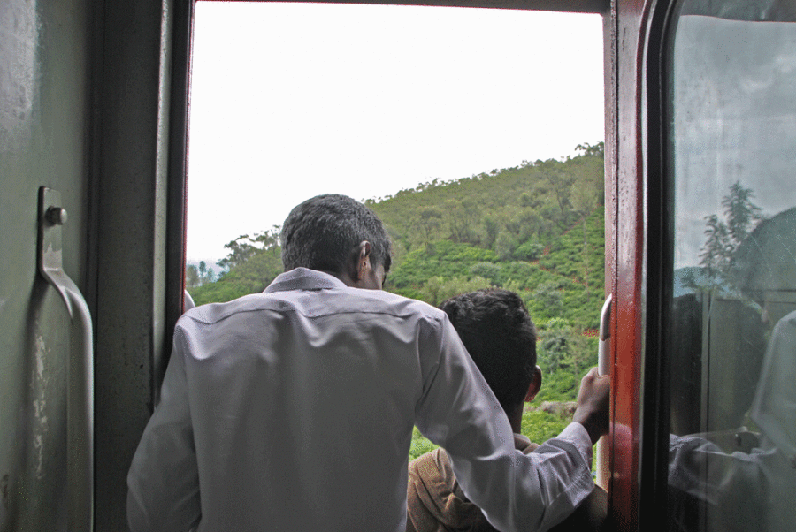 treno-sri-lanka-persone