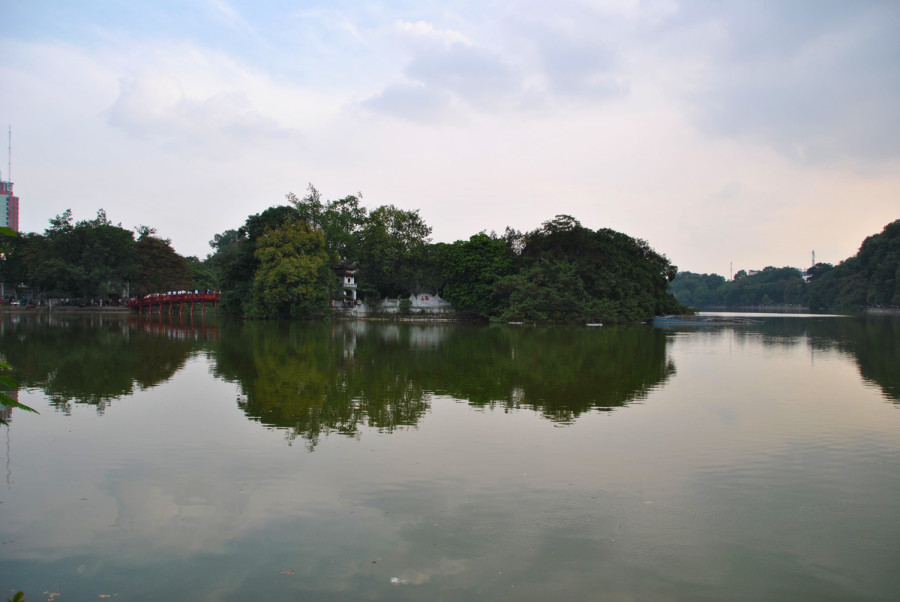 Lago Hoan Kiem di Hanoi