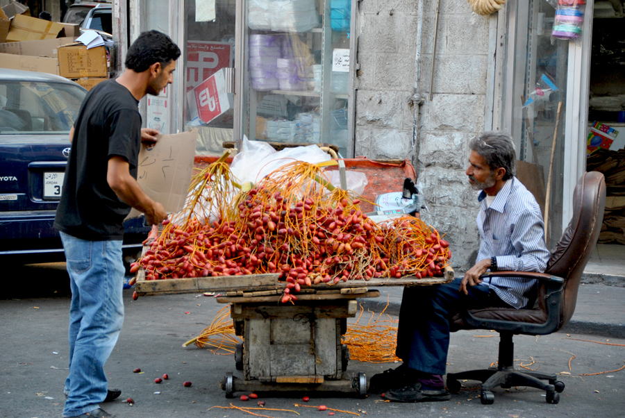 venditore al mercato di Amman, Giordania