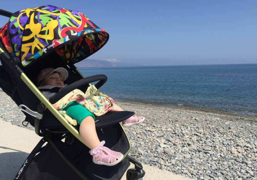 viaggiare in grecia con bimbi piccoli passeggino